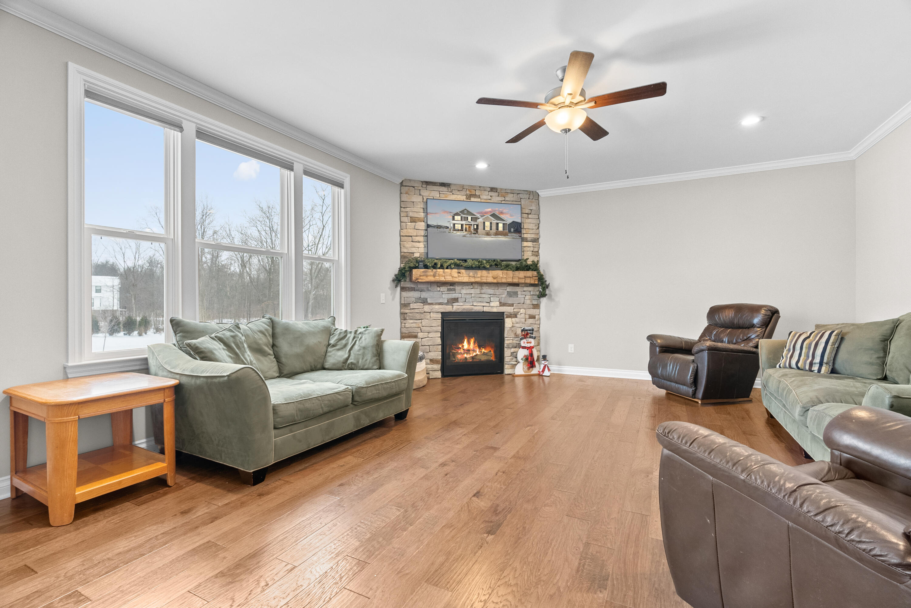 2333 Torrey Pine Court Howell, MI 48855 - Photo 11 of 47 Living 1