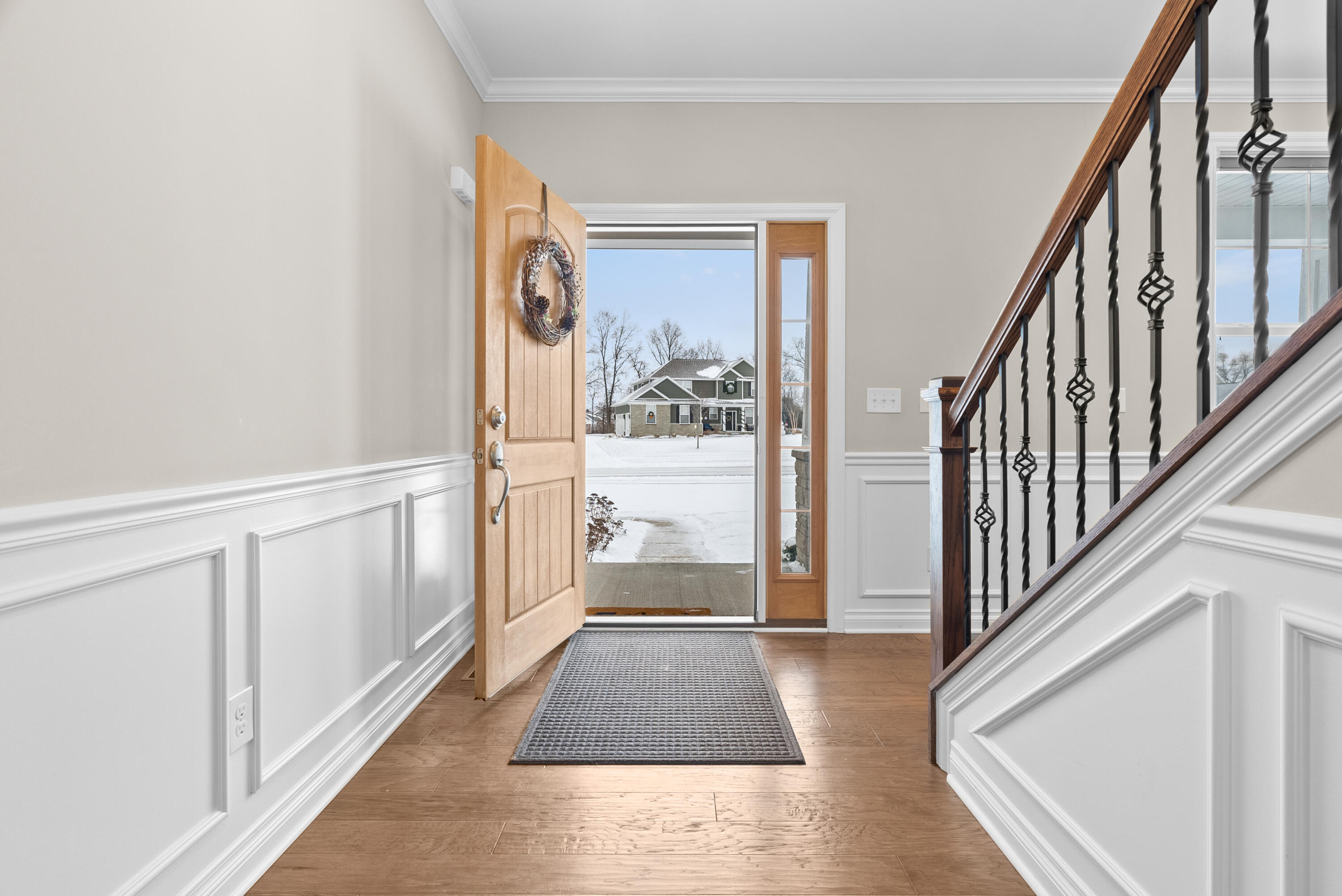 2333 Torrey Pine Court Howell, MI 48855 - Photo 4 of 47 Foyer