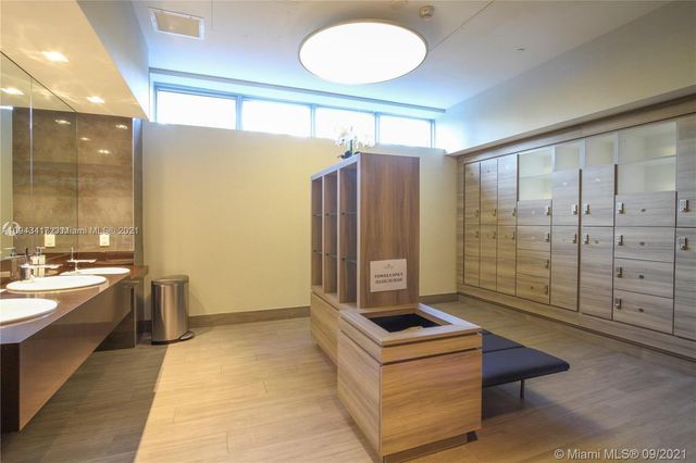 $1,345,000 | 17301 Biscayne Boulevard, Unit 410, Aventura, FL 33160