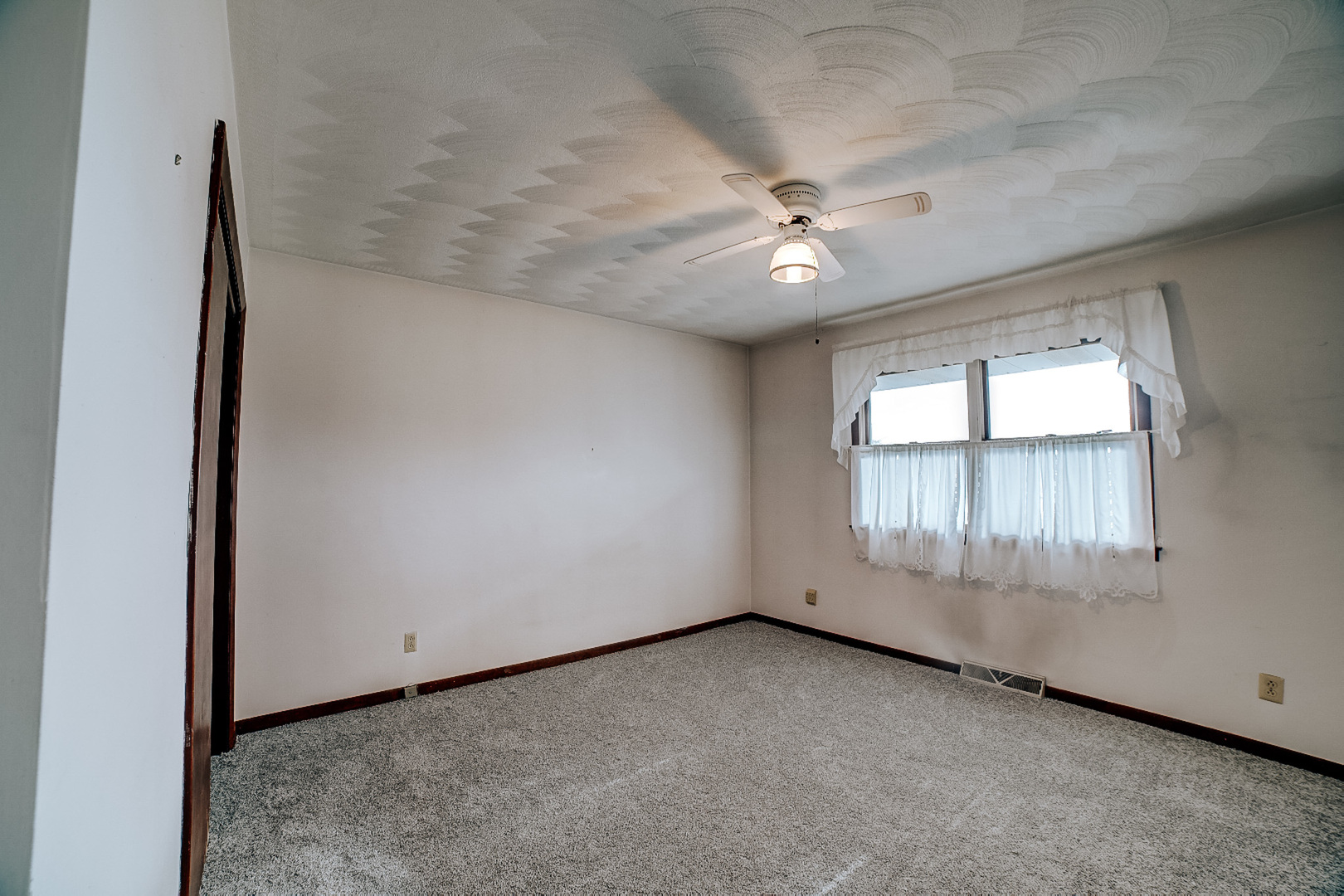 601 East Porter Avenue Watseka, IL 60970 - Photo 23 of 37