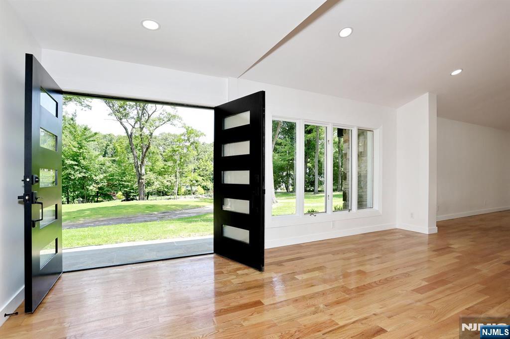 51 Mill Rd Extension Woodcliff Lake, NJ 07677 - Photo 3 of 50