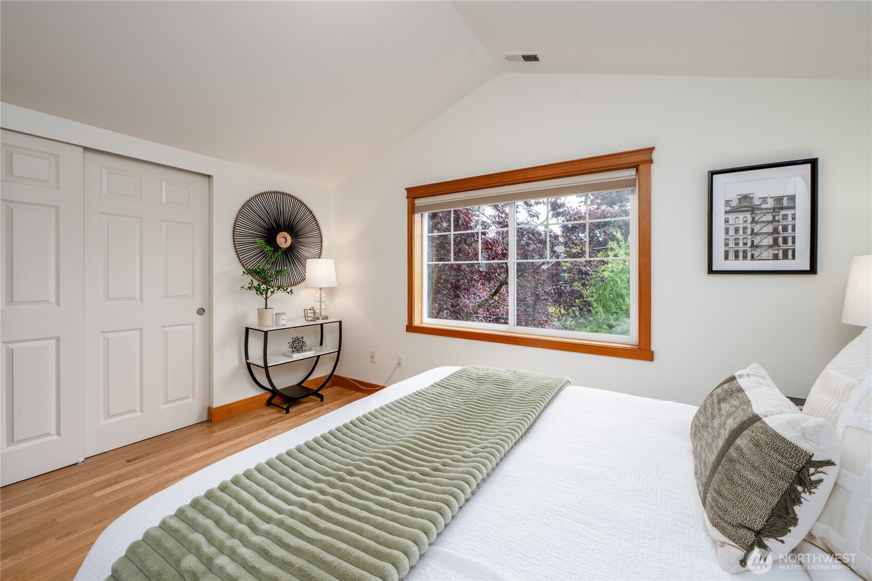 8517 Stone Avenue North, Unit B Seattle, WA 98103 - Photo 14 of 24