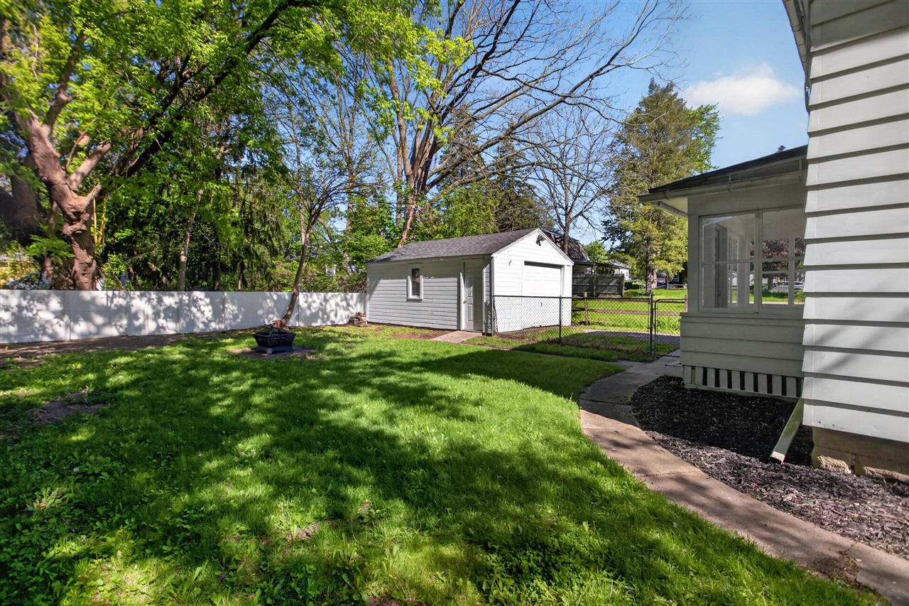 610 Backus Street Jackson, MI 49202 - Photo 5 of 53