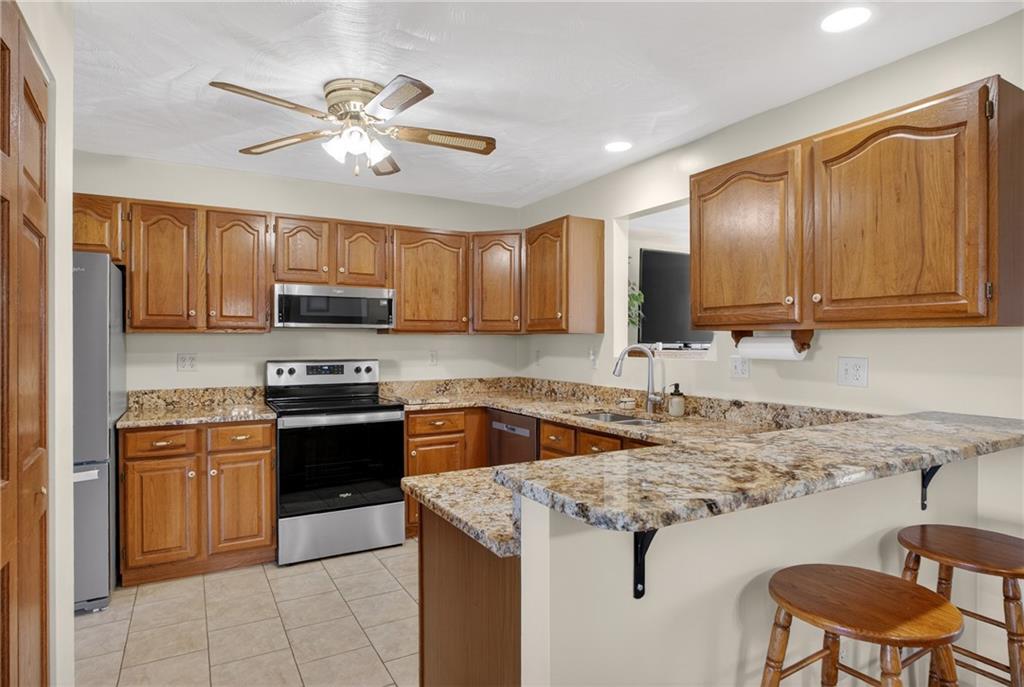 190 Portman Road Butler, PA 16002 - Photo 7 of 44 Granite countertops; New appliances and so much more!
