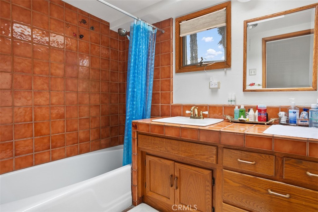 3264 Shearer Crossing Fallbrook, CA 92028 - Photo 21 of 41 Hall Bathroom