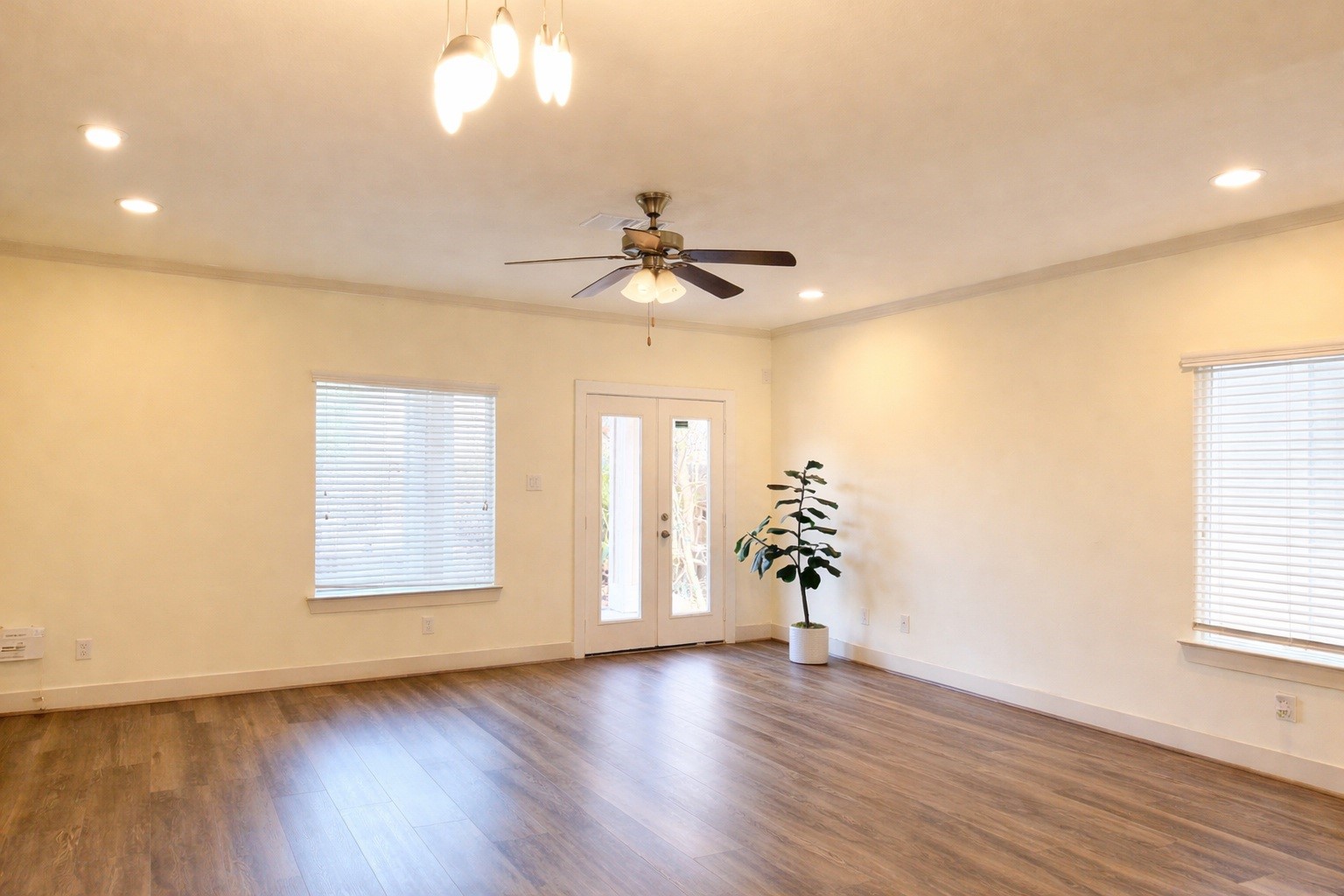 1954 Jara Court Spring, TX 77388 - Photo 12 of 37 Living-first floor