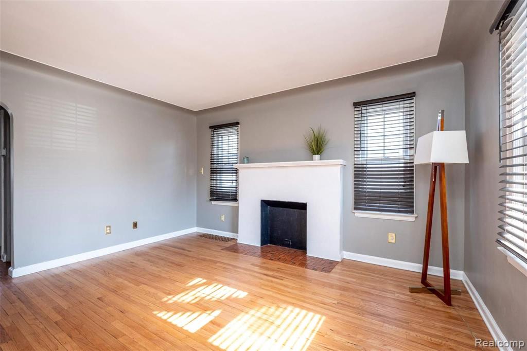 1784 Hampton Road Grosse Pointe Woods, MI 48236 - Photo 6 of 33