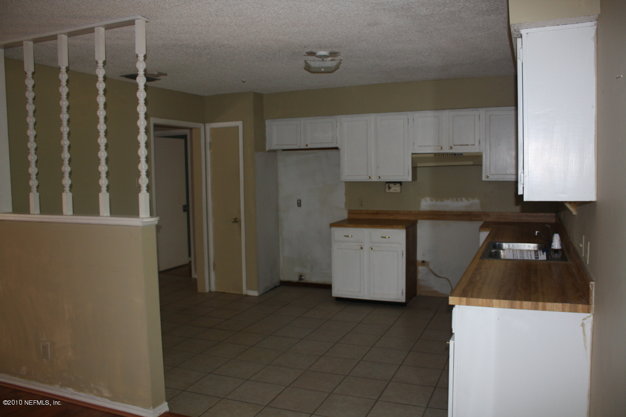 5220 Country Estates Road Middleburg, FL 32068 - Photo 4 of 9 KITCHEN