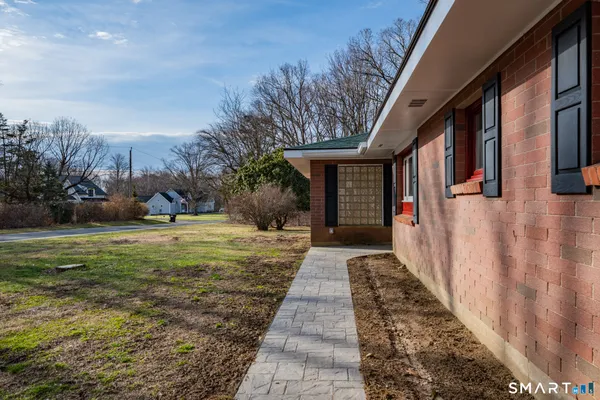 $4,000 | 220 Upper Grassy Hill Road, Woodbury, CT 06798