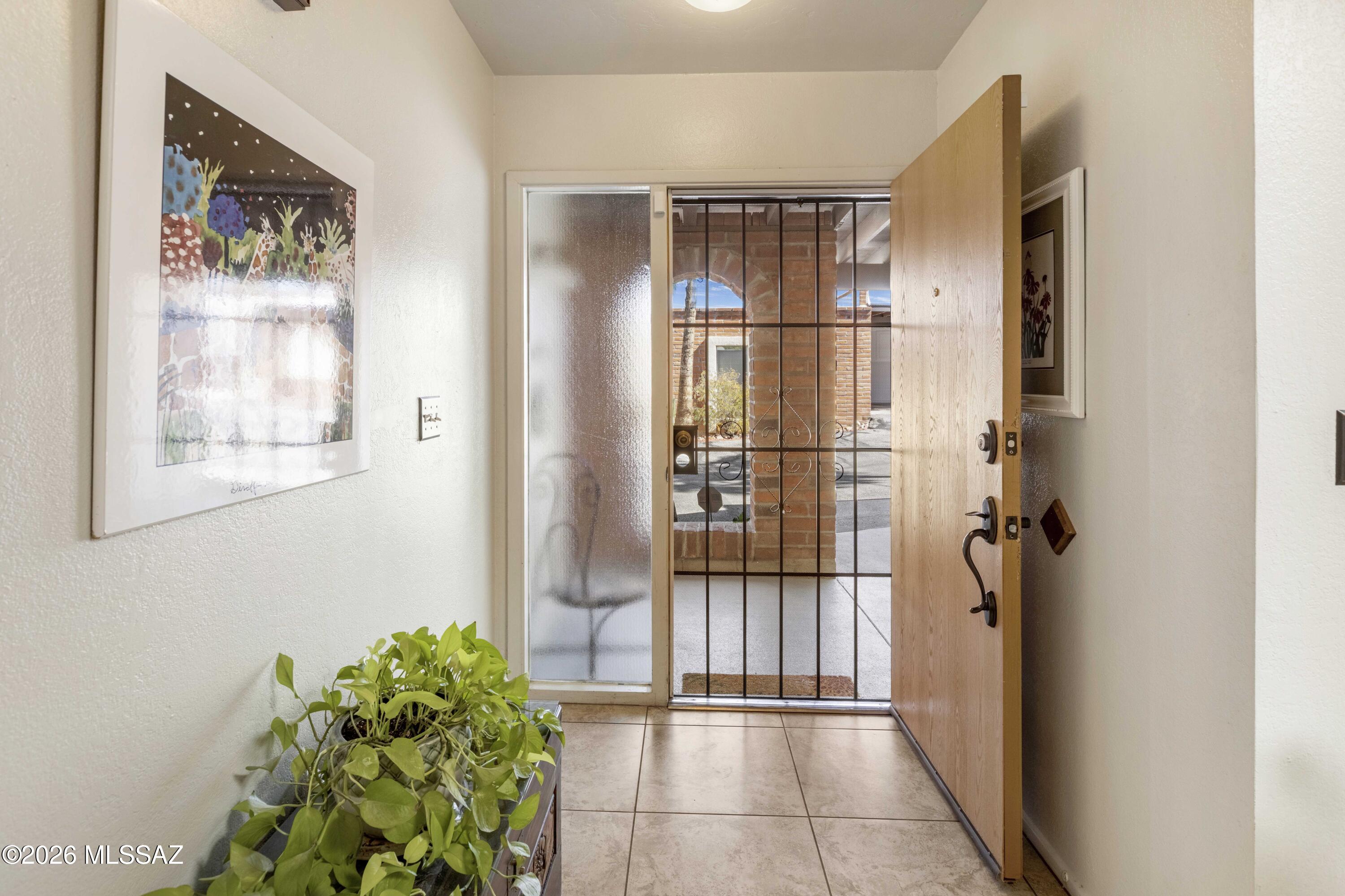 9111 North Oracle Road, Unit 110 Tucson, AZ 85704 - Photo 3 of 32 Security Screen Door