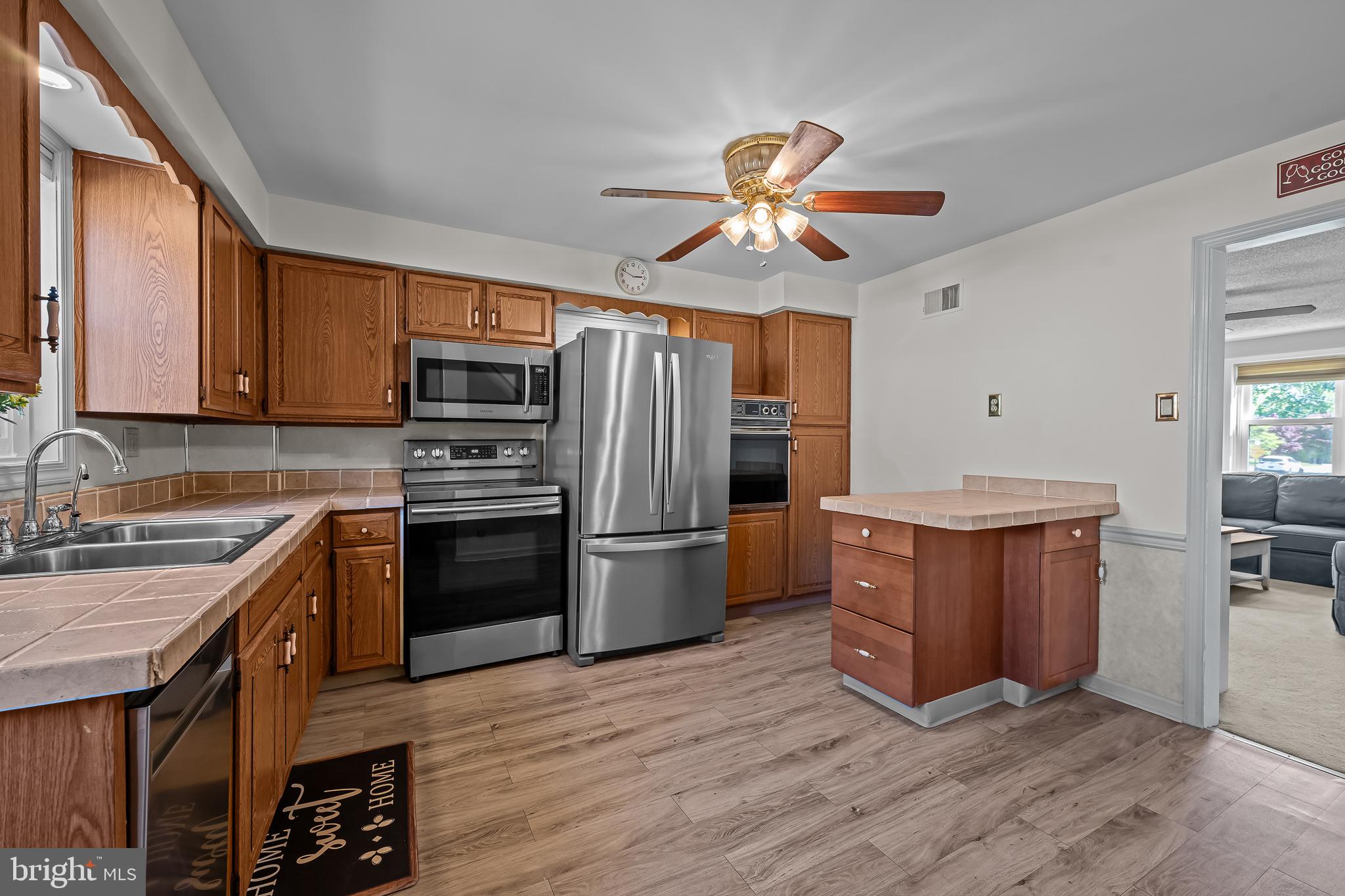 1007 Thornton Road Upper Chichester, PA 19061 - Photo 13 of 21 Kitchen