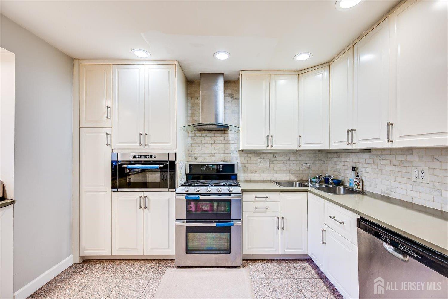 28 Nicole Terrace Edison, NJ 08820 - Photo 17 of 42