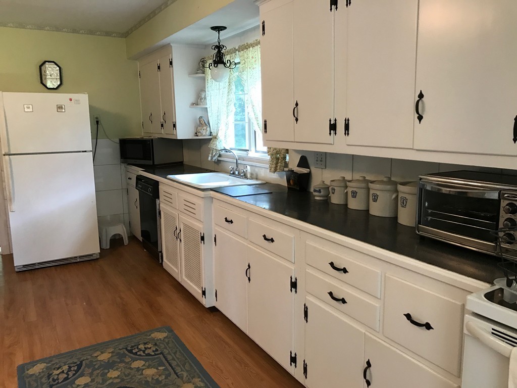 63 Goodwin Street Springfield, MA 01151 - Photo 13 of 30