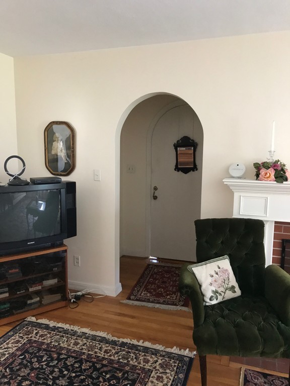 63 Goodwin Street Springfield, MA 01151 - Photo 7 of 30