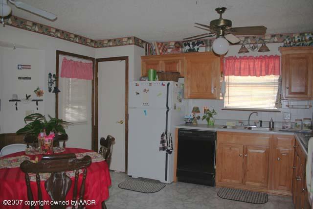 5140 McCarty Boulevard Amarillo, TX 79110 - Photo 3 of 8 a kitchen with stainless steel appliances granite countertop a stove a refrigerator and a dining table