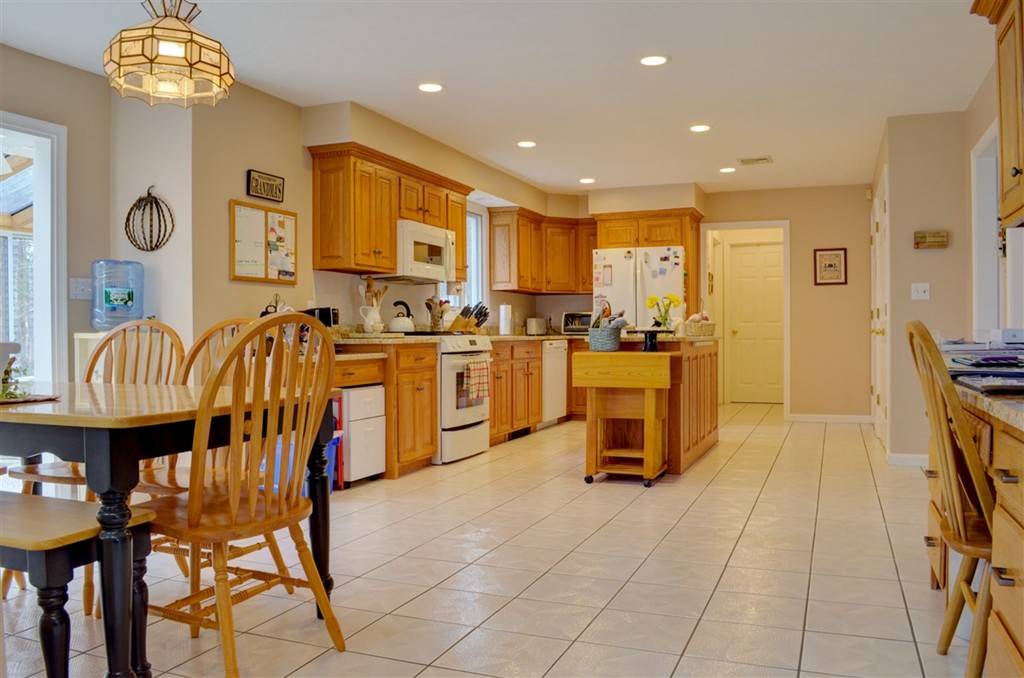 45 York Brook Road Canton, MA 02021 - Photo 3 of 23 Gallery Image 3