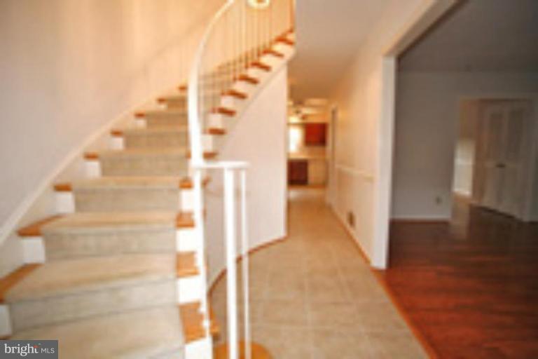 8307 Wickham Road Springfield, VA 22152 - Photo 2 of 7 Entrance / Foyer