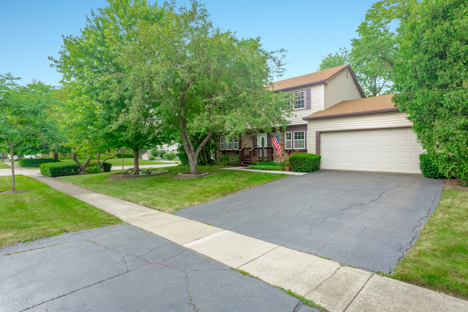 221 Stonegate Road Buffalo Grove, IL 60089 - Photo 2 of 38