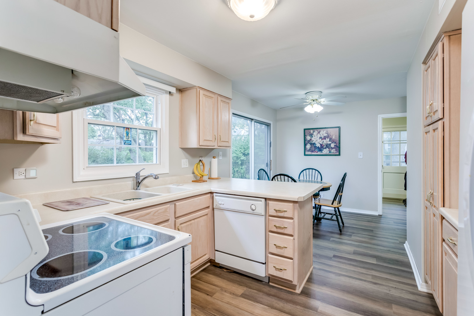 221 Stonegate Road Buffalo Grove, IL 60089 - Photo 13 of 38