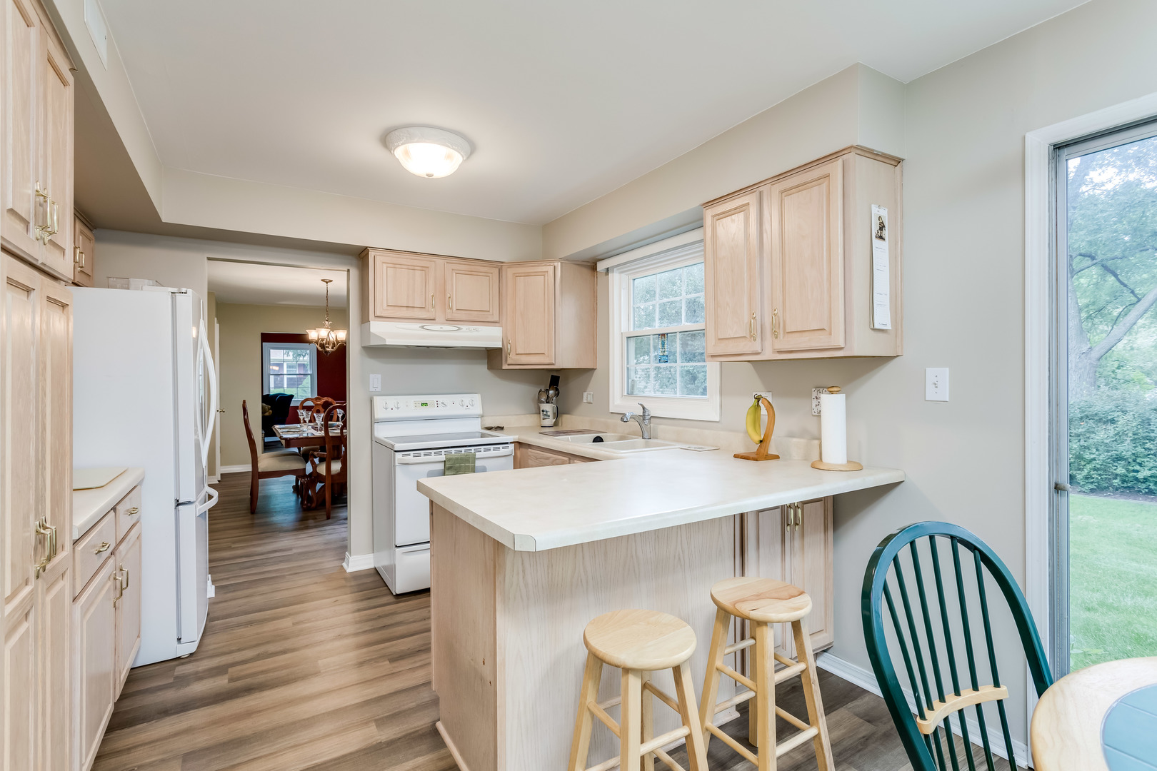 221 Stonegate Road Buffalo Grove, IL 60089 - Photo 14 of 38