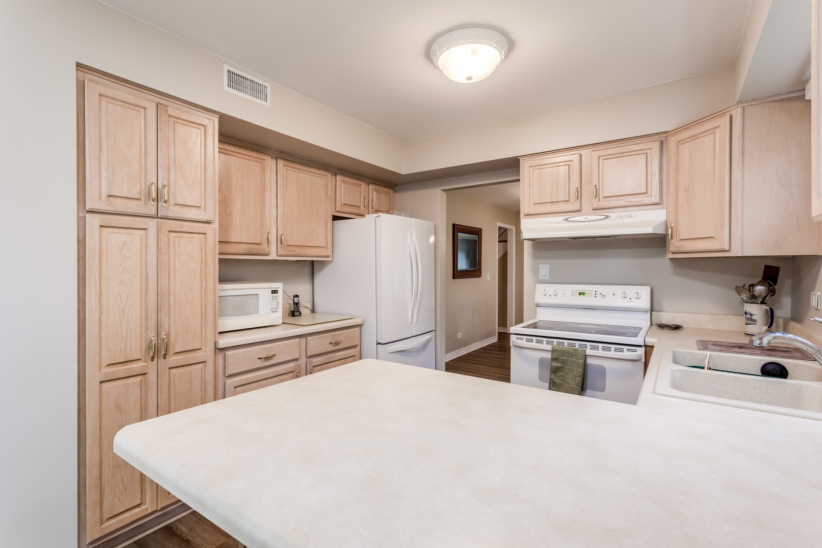 221 Stonegate Road Buffalo Grove, IL 60089 - Photo 15 of 38