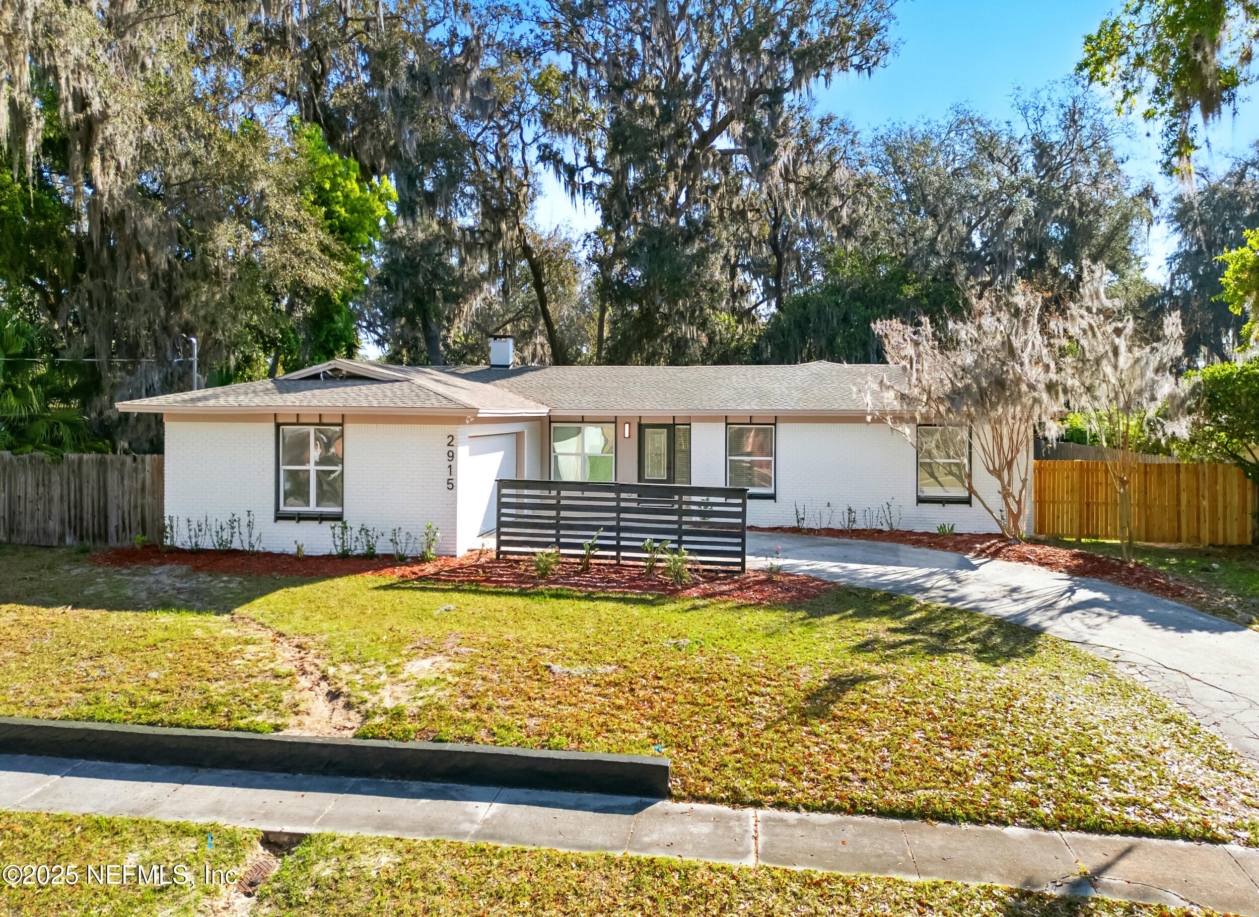 2915 hollybay rd-001