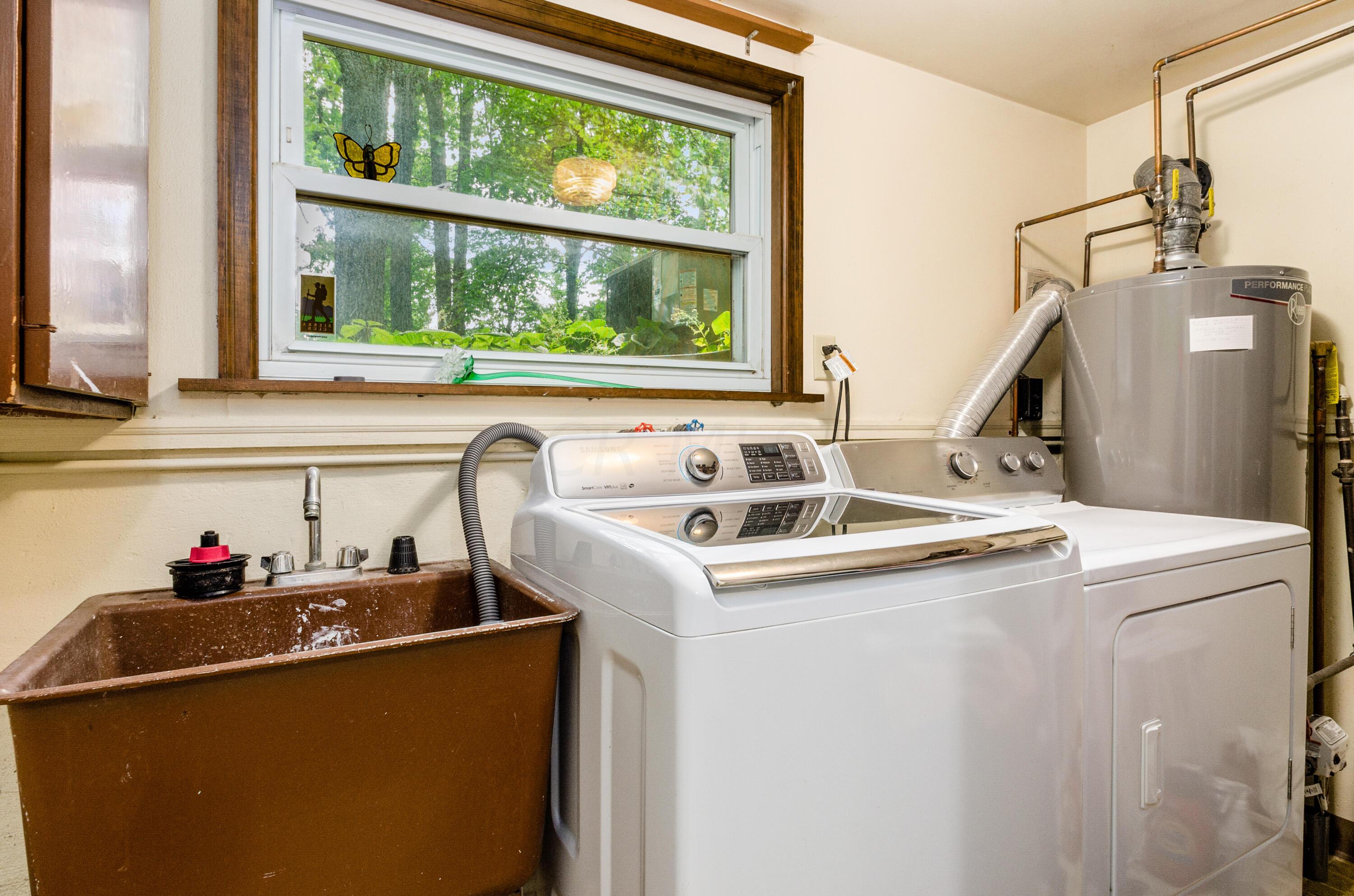 6665 Merwin Road Columbus, OH 43235 - Photo 41 of 58 Lower level laundry room