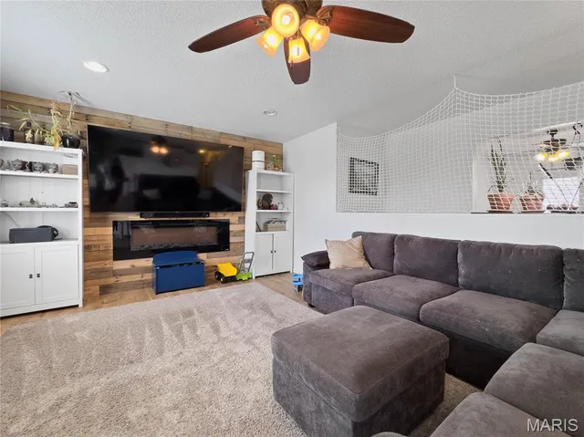 $285,000 | 109 North Meyer Avenue, Valmeyer, IL 62295