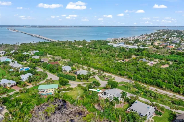 $599,900 | 984 Greenwood Court South, Sanibel, FL 33957