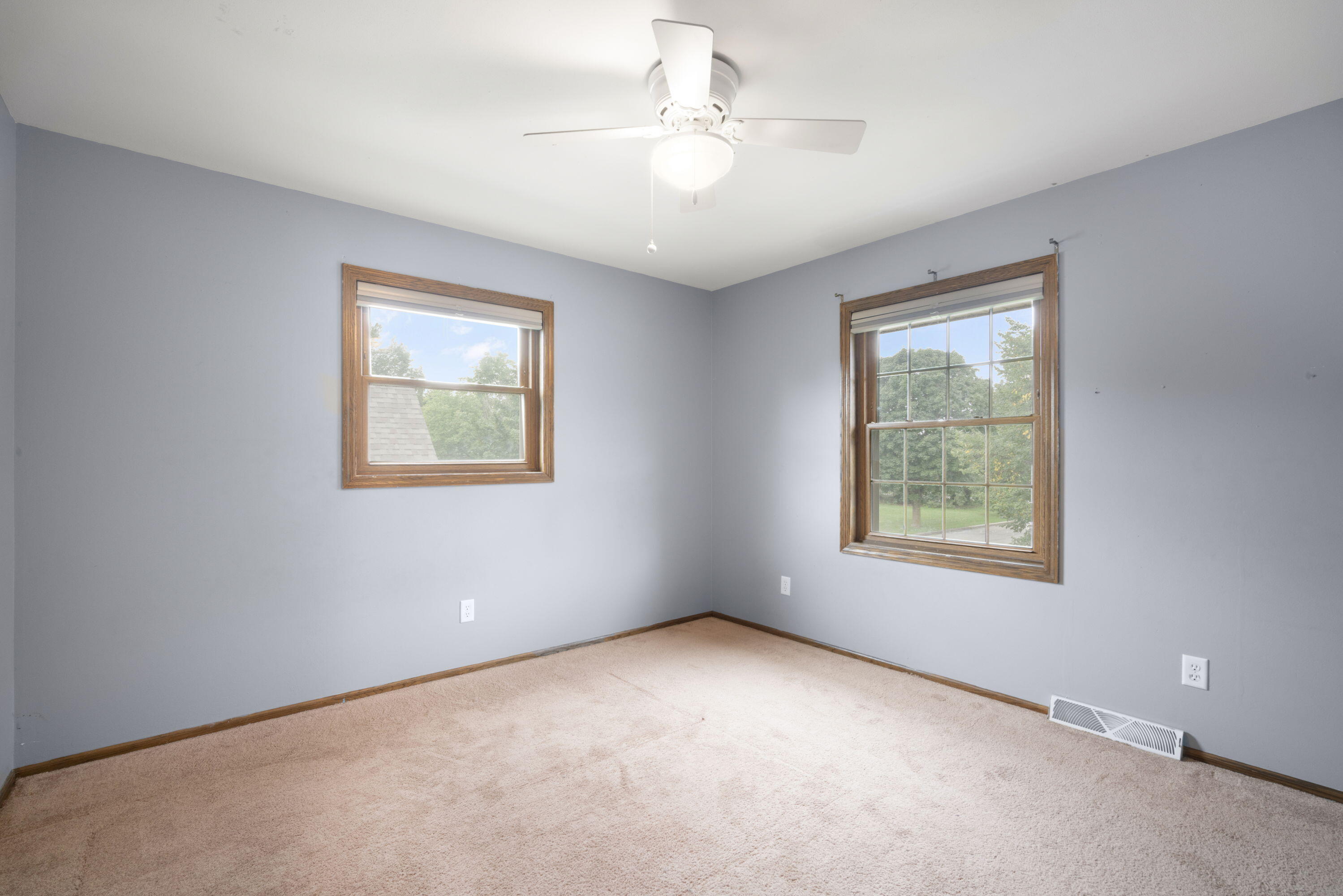 6642 Radburn Lane Greendale, WI 53129 - Photo 19 of 34 21_imgDSC06469
