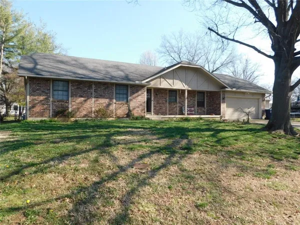$275,000 | 1805 Cambridge Lane, Pittsburg, KS 66762