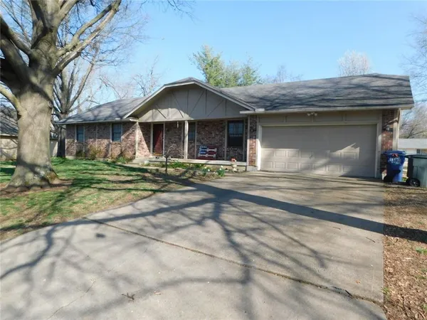 $275,000 | 1805 Cambridge Lane, Pittsburg, KS 66762