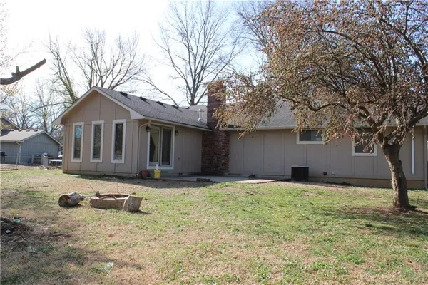 $275,000 | 1805 Cambridge Lane, Pittsburg, KS 66762