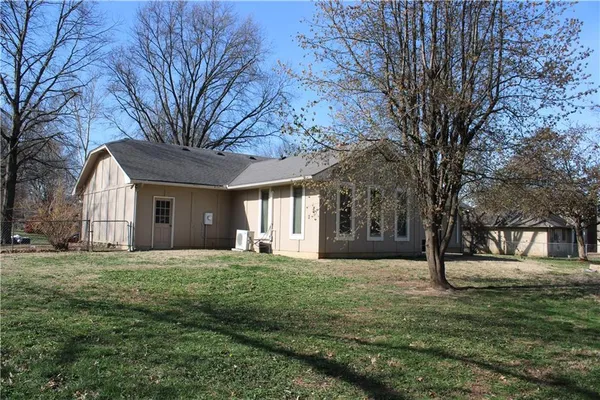 $275,000 | 1805 Cambridge Lane, Pittsburg, KS 66762