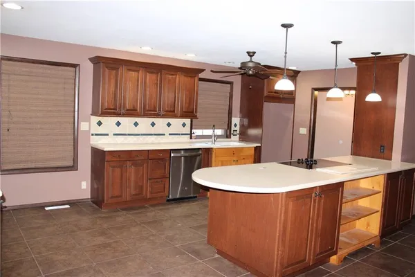 $275,000 | 1805 Cambridge Lane, Pittsburg, KS 66762