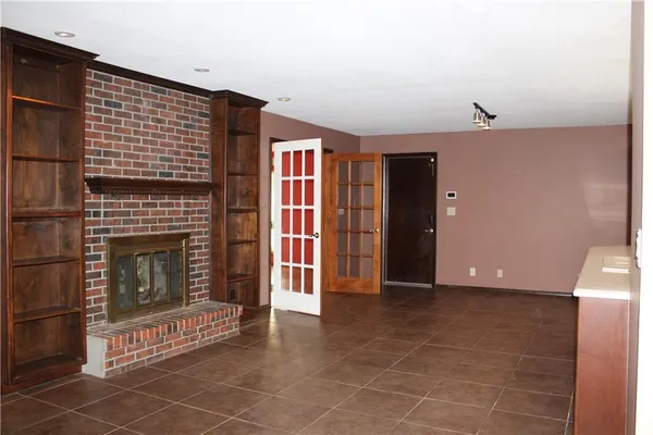 $275,000 | 1805 Cambridge Lane, Pittsburg, KS 66762