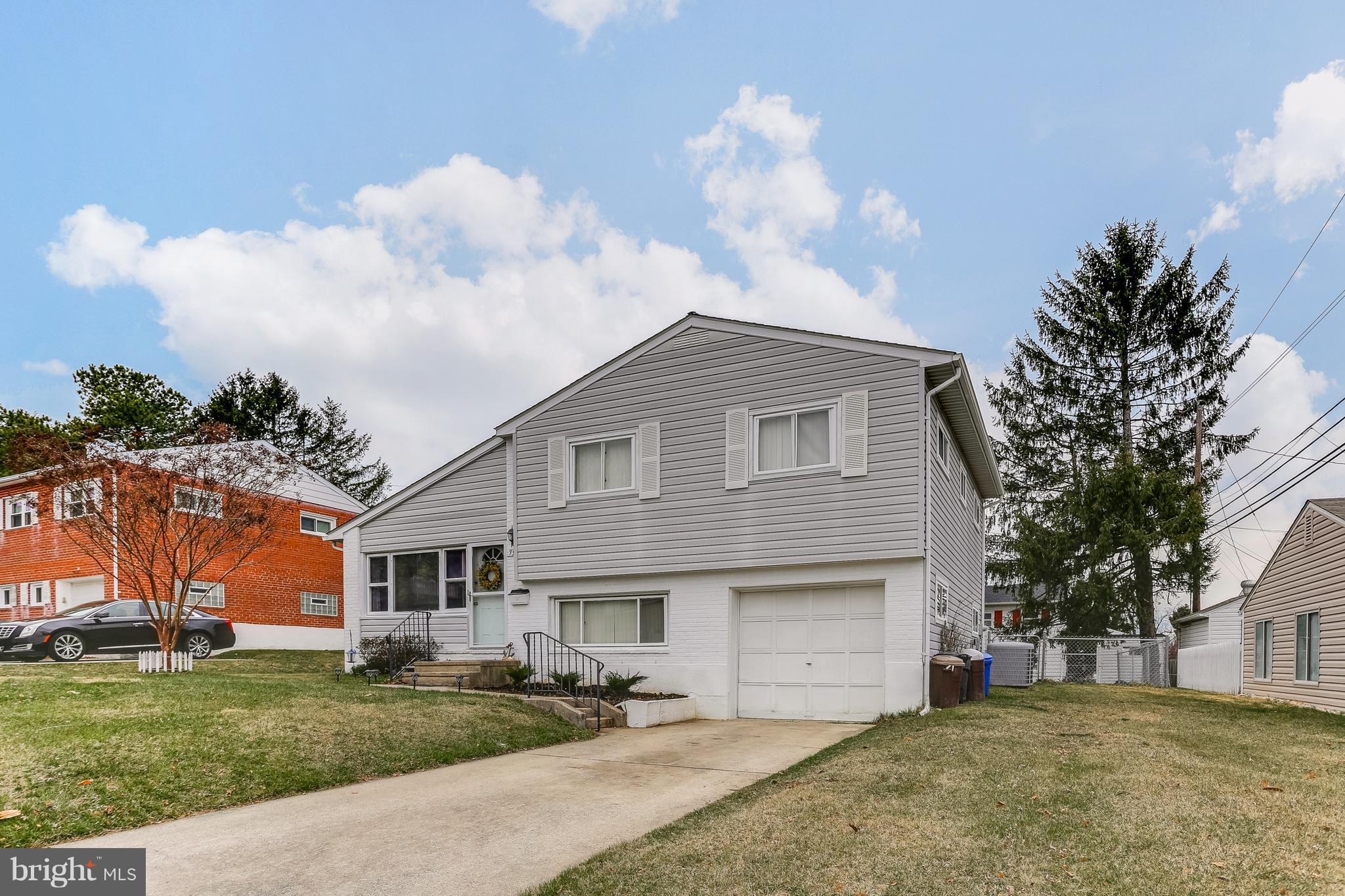 936 Vanderwood Road Baltimore, MD 21228 - Photo 2 of 27 a front view of a house with a yard