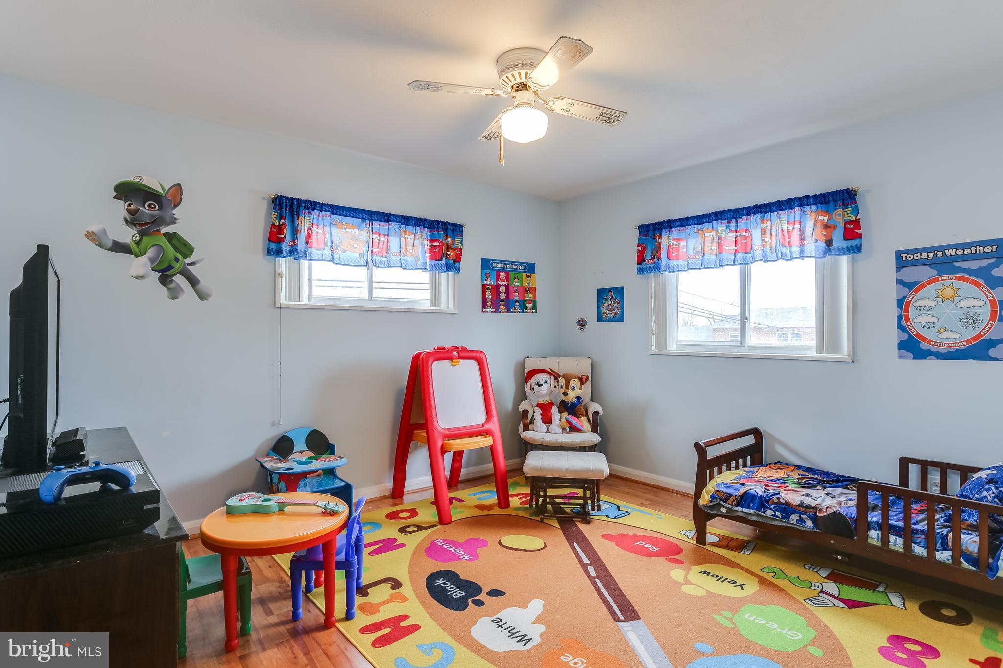 936 Vanderwood Road Baltimore, MD 21228 - Photo 17 of 27 a living room with furniture and a baby crib