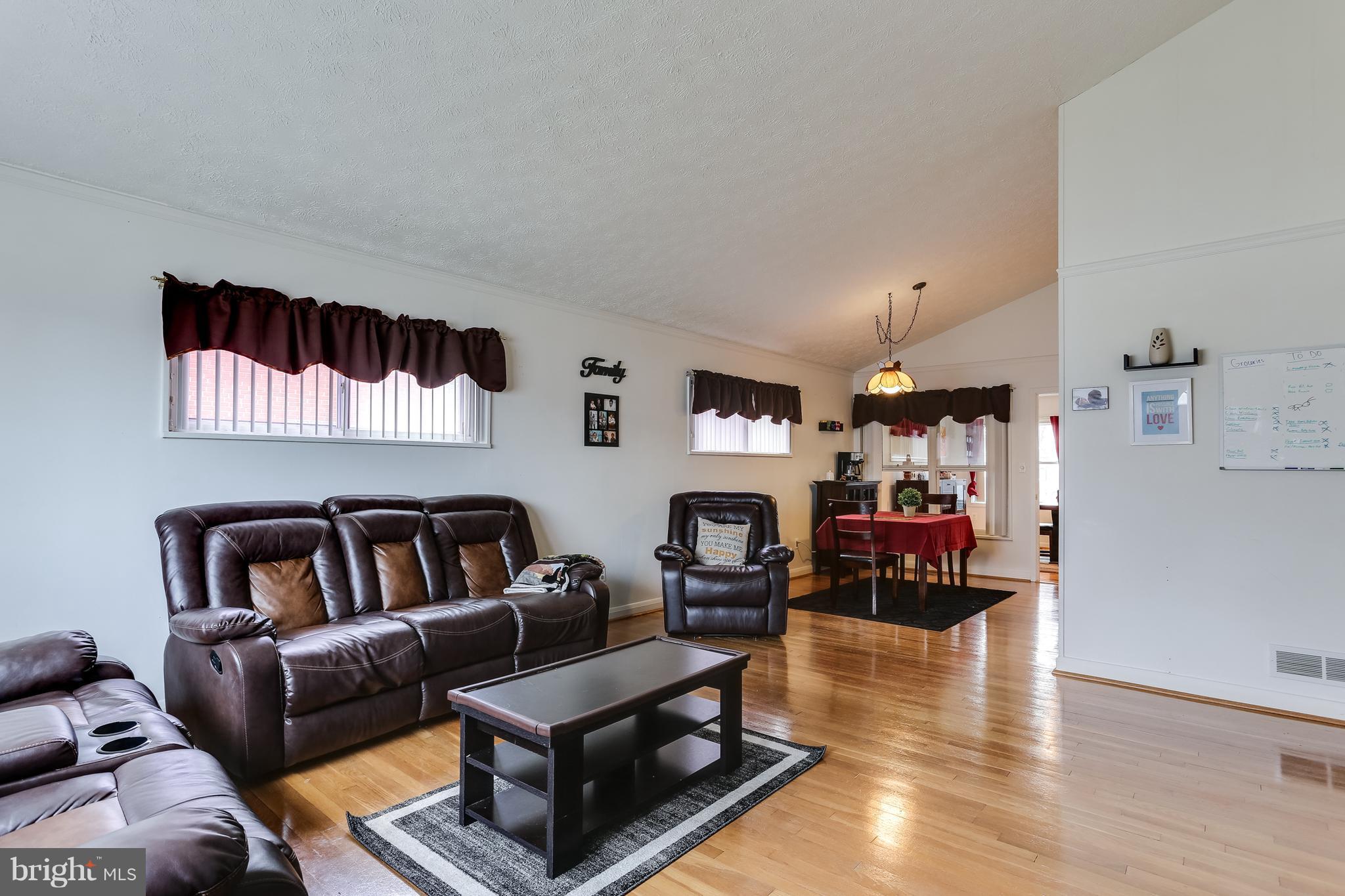 936 Vanderwood Road Baltimore, MD 21228 - Photo 4 of 27 a living room with furniture