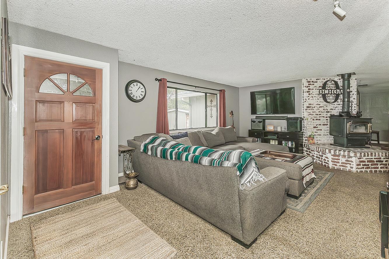 29545 Oak Meadow Road Tollhouse, CA 93667 - Photo 12 of 69 a living room with furniture and a flat screen tv