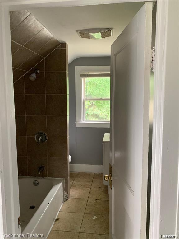 85 West Rundell Street Pontiac, MI 48342 - Photo 7 of 14 Gallery Image 7