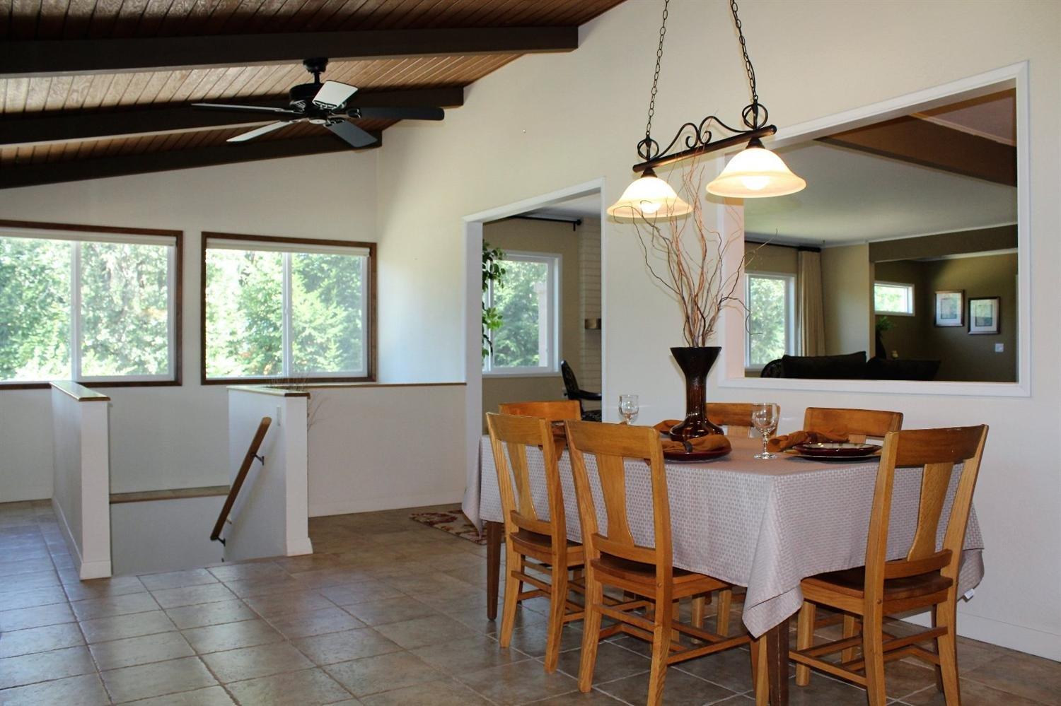 1065 Old Ferry Road Shady Cove, OR 97539 - Photo 16 of 35 dining