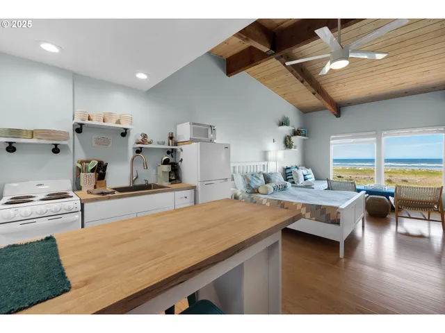 $335,000 | 2316 Beach Drive, Unit 157, Seaside, OR 97138