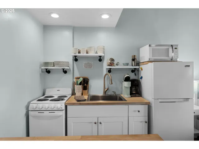 $335,000 | 2316 Beach Drive, Unit 157, Seaside, OR 97138