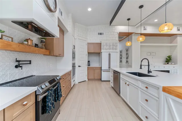 $480,000 | 209 Horse Shoe Trail, Angleton, TX 77515