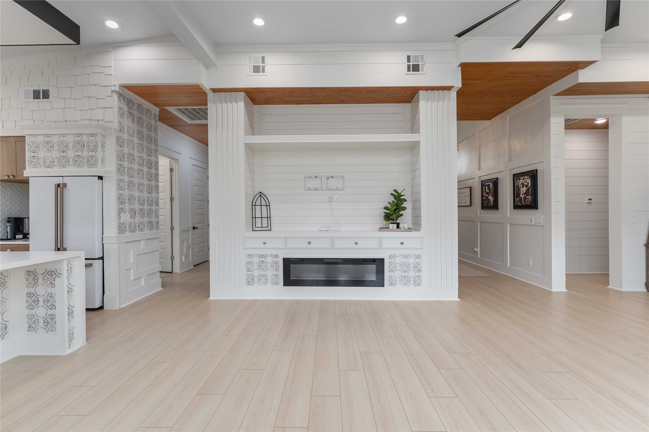 209 Horse Shoe Trail Angleton, TX 77515 - Photo 14 of 43 an entryway with fireplace and cabinets