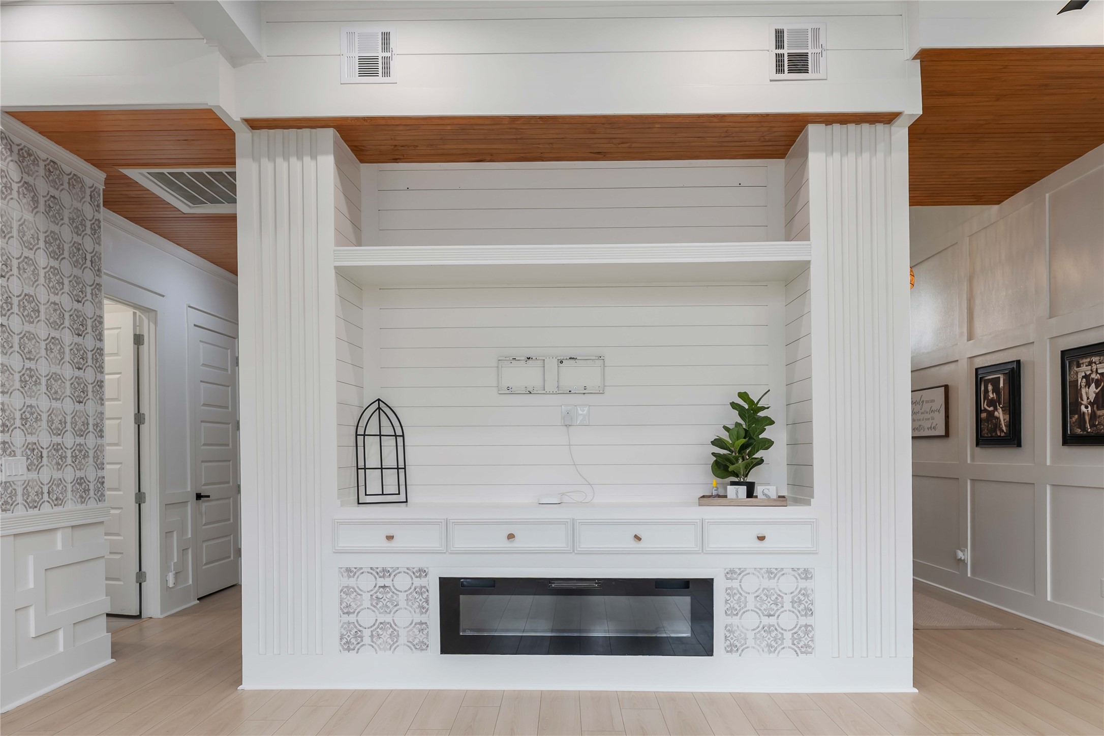 209 Horse Shoe Trail Angleton, TX 77515 - Photo 16 of 43 a stove top oven sitting inside of a kitchen