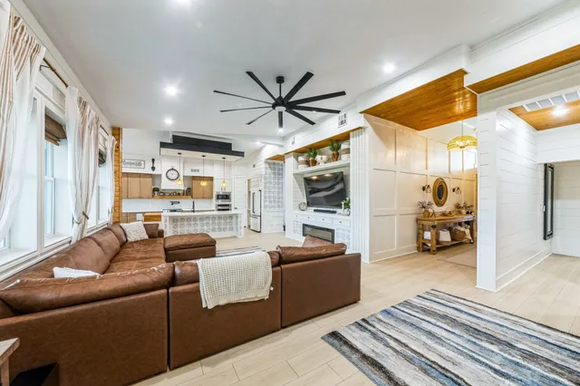 $480,000 | 209 Horse Shoe Trail, Angleton, TX 77515