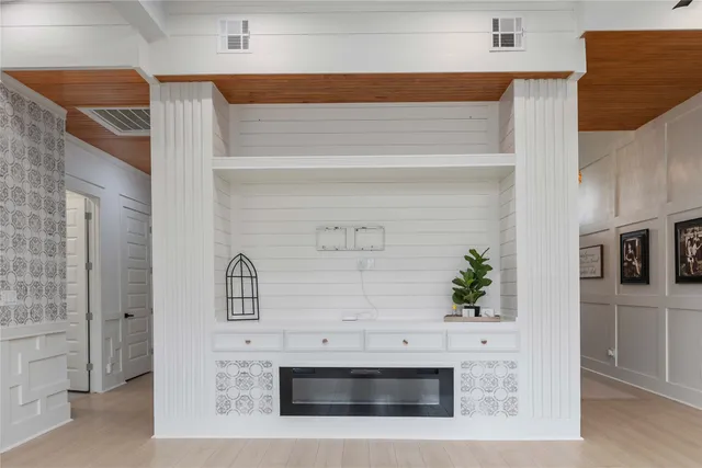 a view of an empty room with a window and a ceiling fan