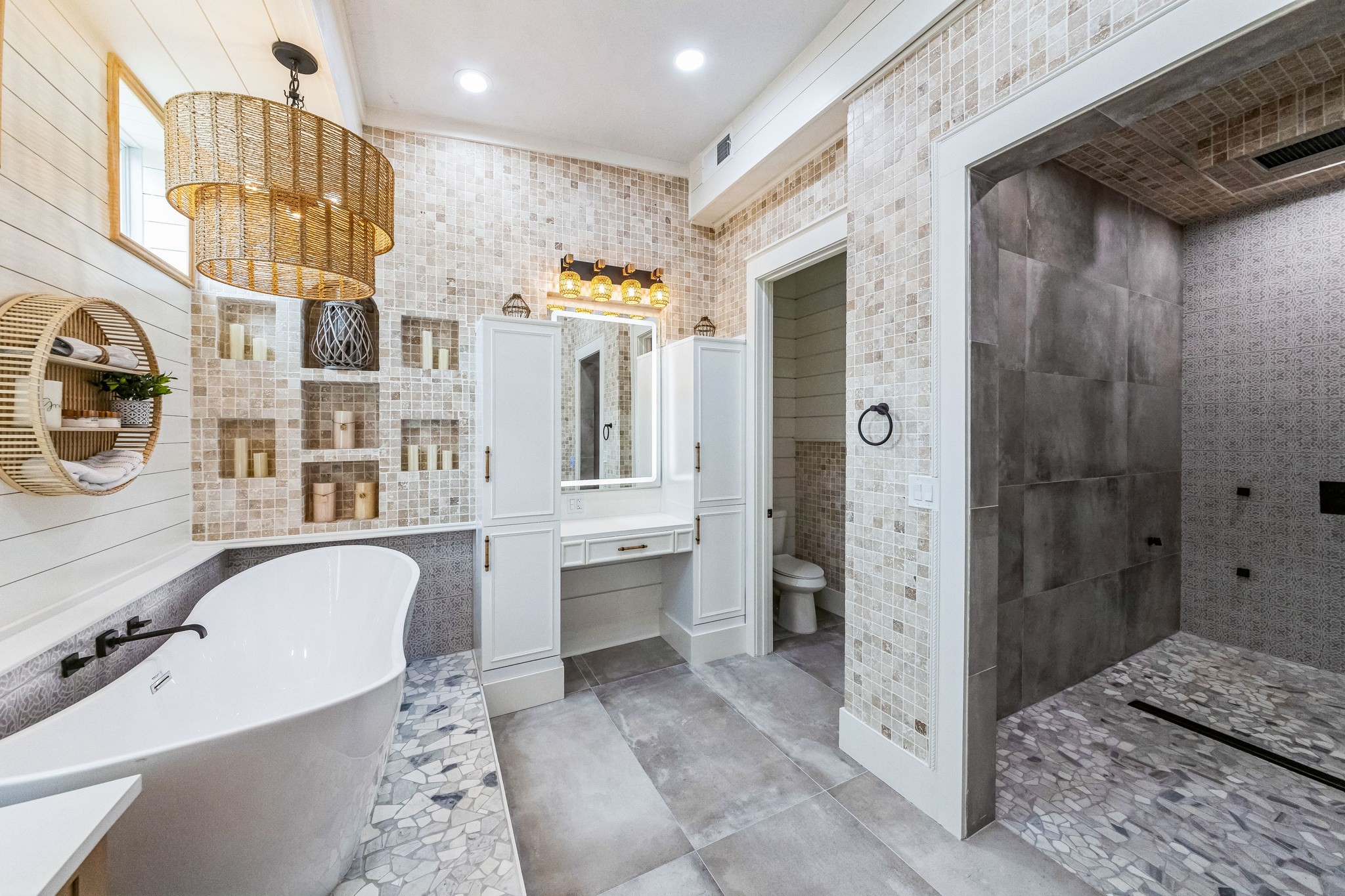 209 Horse Shoe Trail Angleton, TX 77515 - Photo 26 of 43 a spacious bathroom with a tub sink and mirror